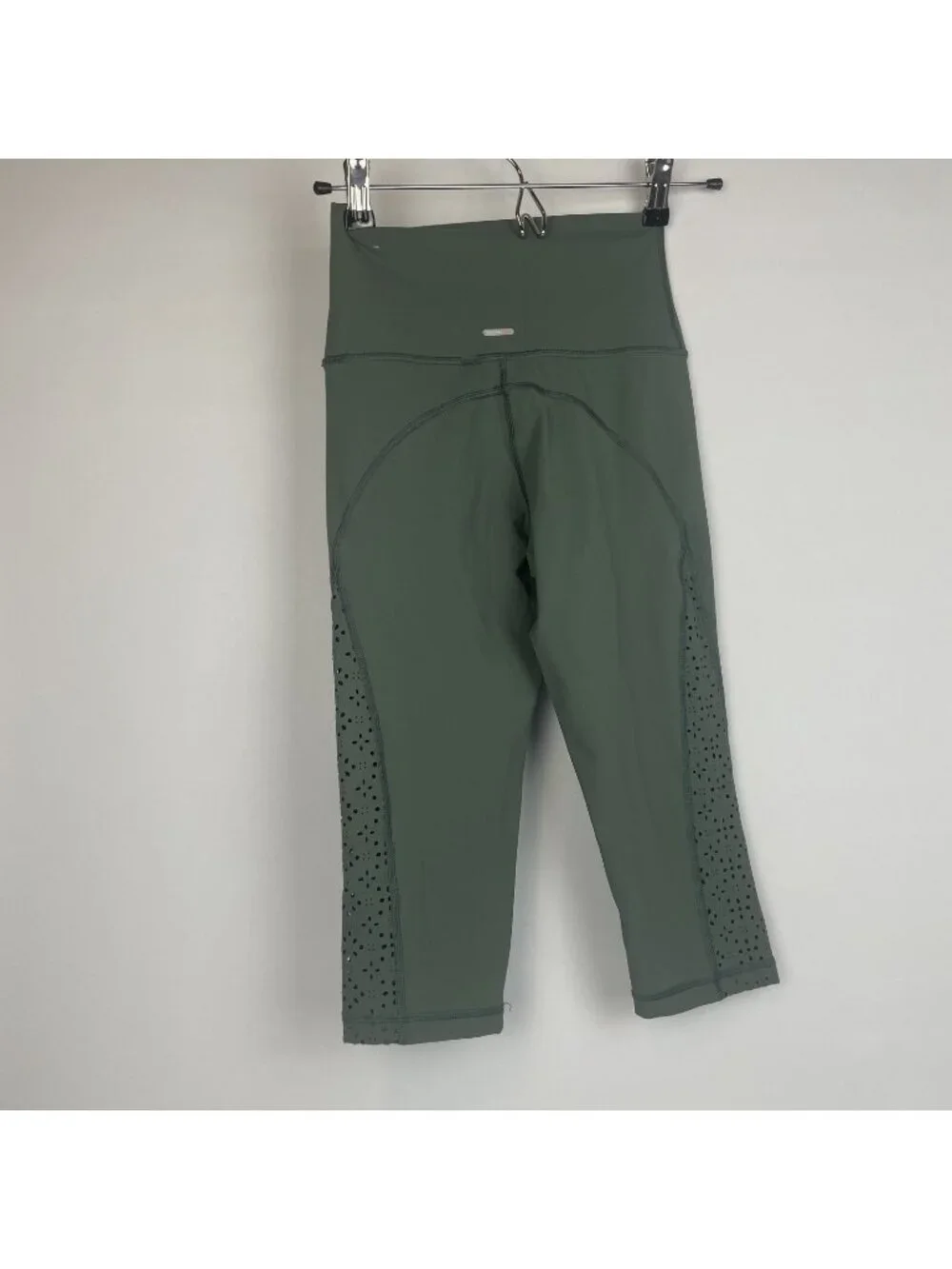 Aerie Women’s Green Gray Chill Play Move Capri Leggings Mid Rise Small - Picture 1 of 2